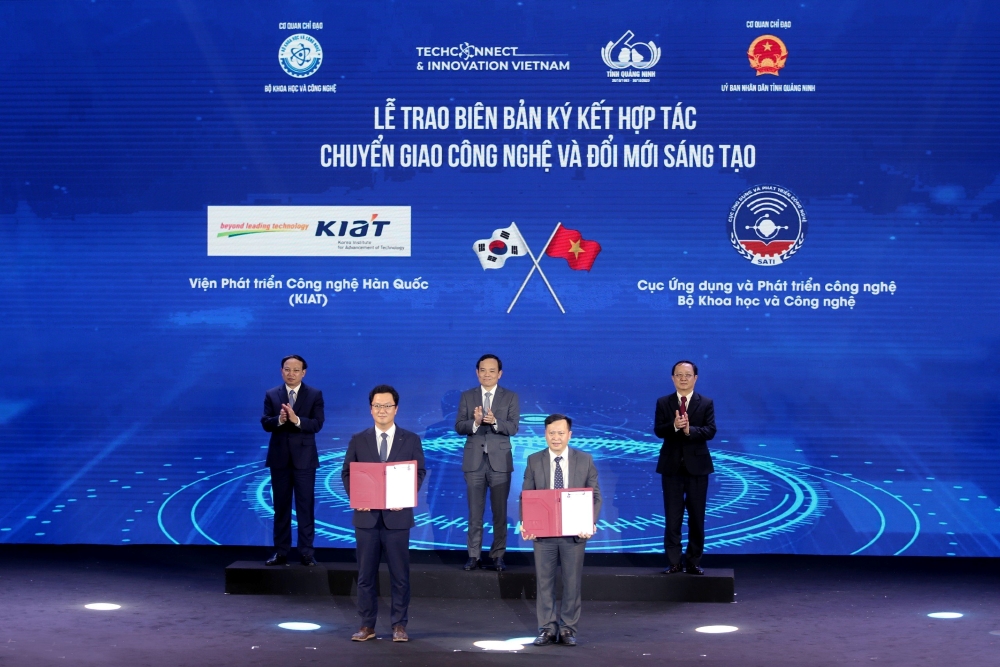 Trao 8 biên bản hợp tác chuyển giao công nghệ tại Techconnect and Innovation Viet Nam 2023