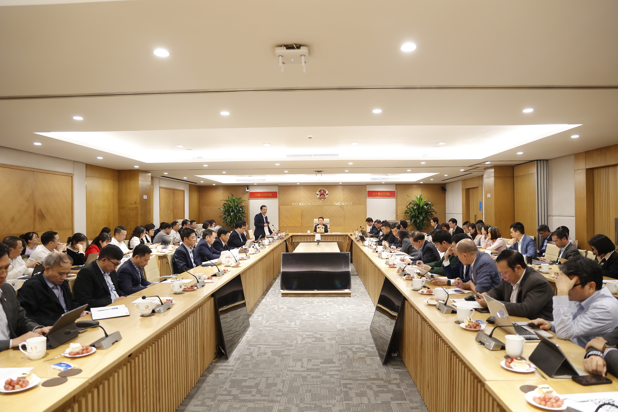 Bộ KH&CN nghe ý kiến đóng góp về dự thảo Nghị định quy định chi tiết và hướng dẫn thi hành Nghị quyết số 193/2025/QH15