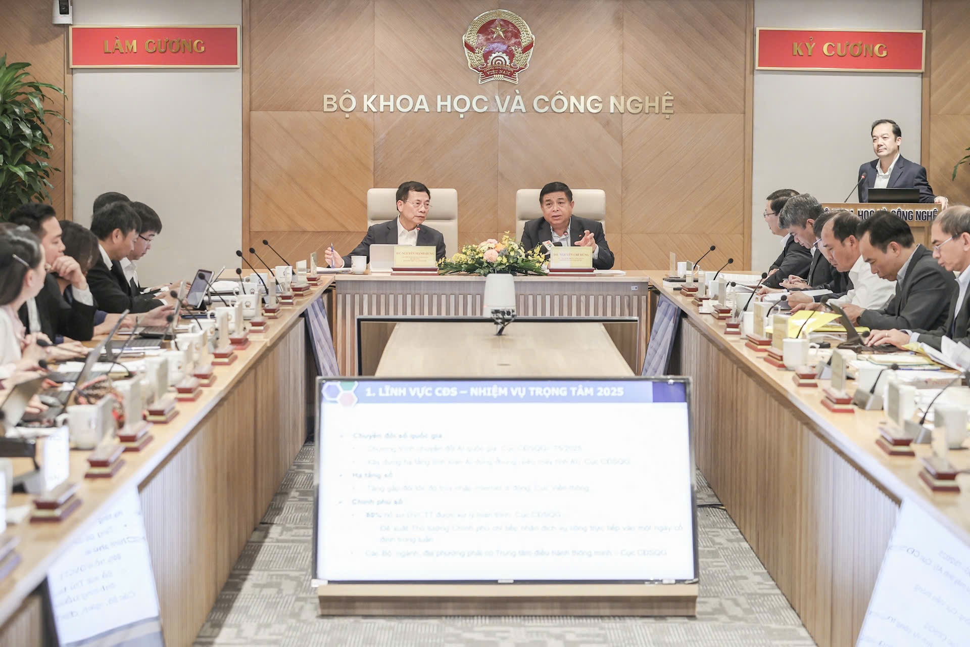 Khoa học công nghệ và đổi mới sáng tạo là động lực chính, đột phá quan trọng hàng đầu